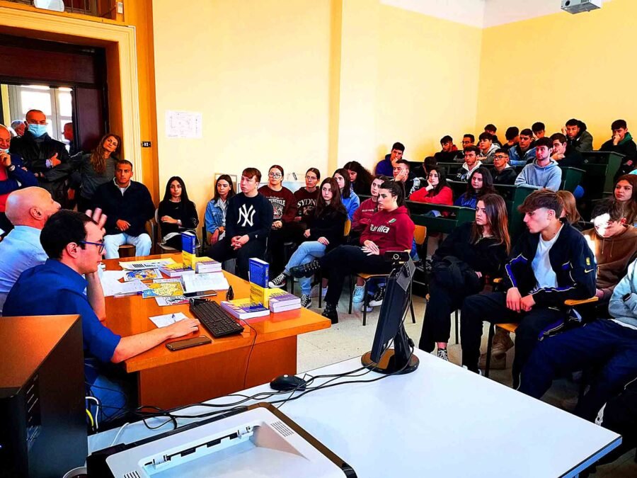 licei-pontecorvo-tour-libro-ucraina-russia-petruccelli-ilcosmopolitico
