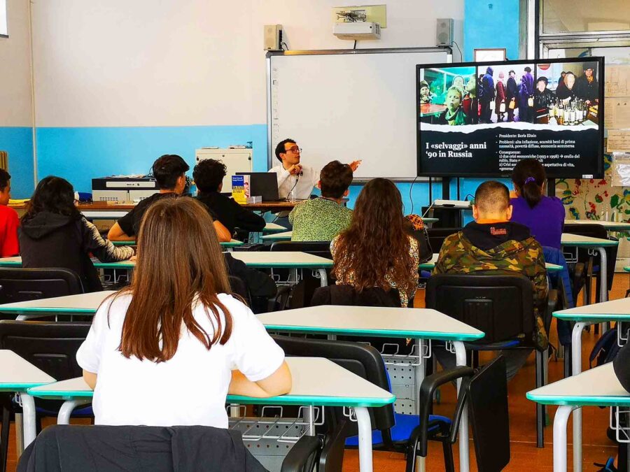 scuola-media-via-sidoli-torino-tour-libro-ucraina-russia-petruccelli-ilcosmopolitico